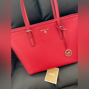 Michael Kors Handbag, barely used! Great condition!